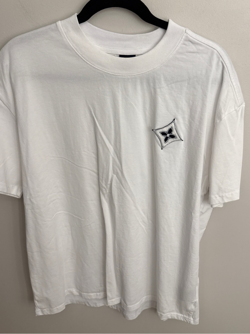 White Short-Sleeve Crewneck Tee with Subtle Chest Motif